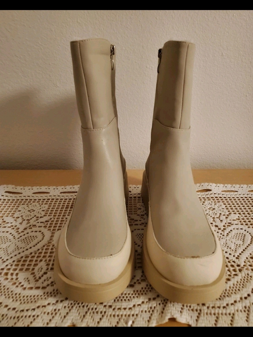 Journee Cristen Wedge Bootie Cream Chunky Sole Minimalist Size 7.5